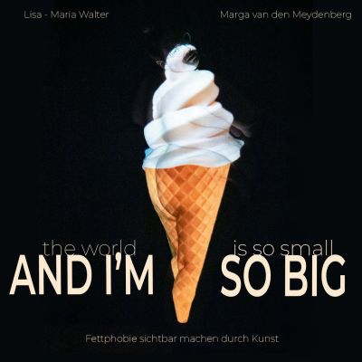 Das Bild zeigt ein weißes SOfteis in einer Eiswaffel. Auf den Konturen schimmert der Körper einer fetten Frau.