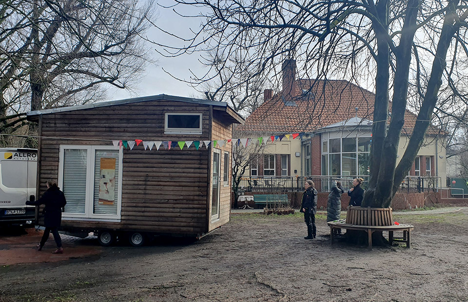 TinyHaus steht im Garten des Stadtteilzentrums